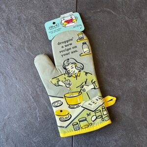 NWT Blue Q Retro Oven Mitt Droppin A New Recipe On Your Ass Funny Gift New